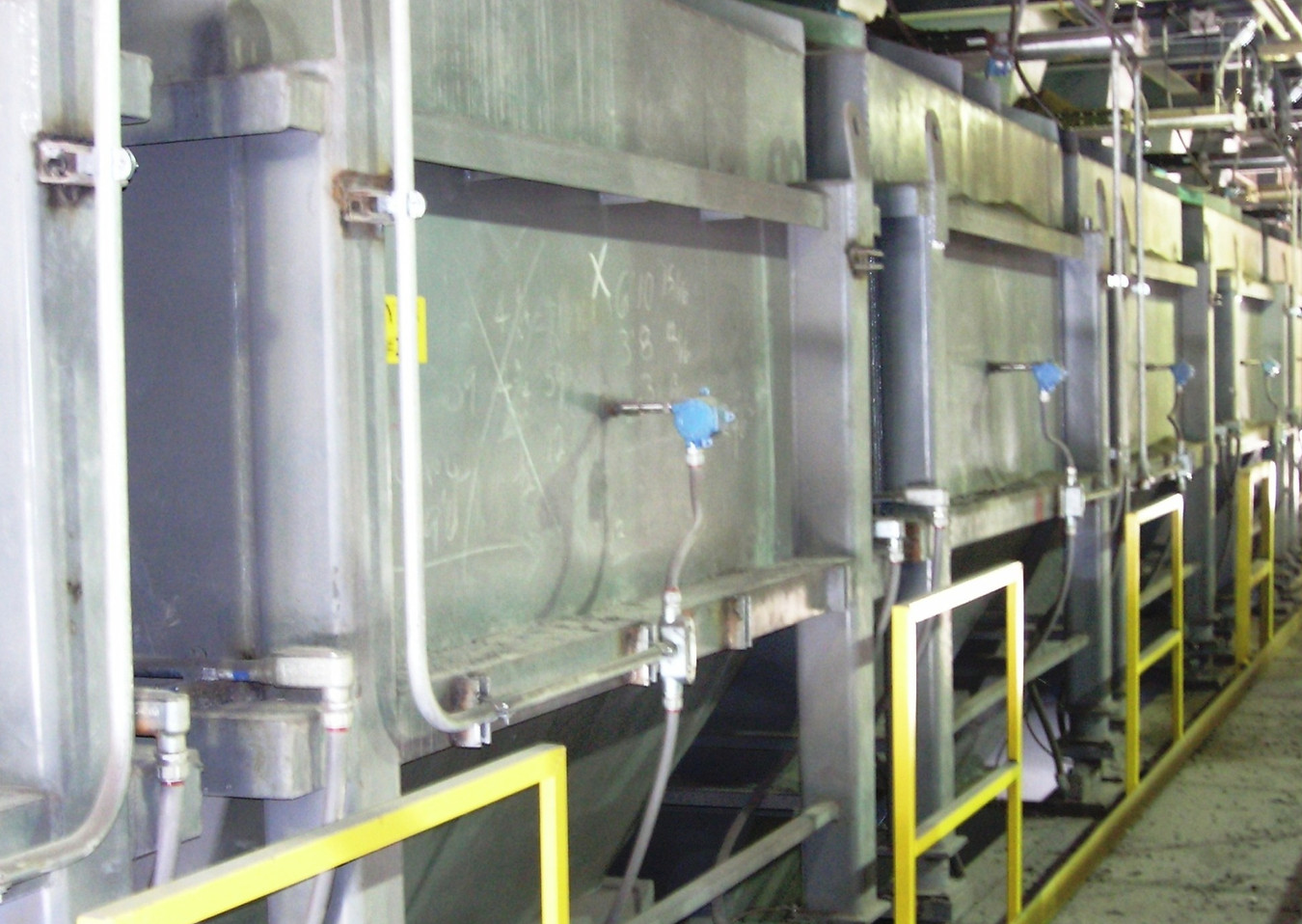 DRI storage and transfer equipment